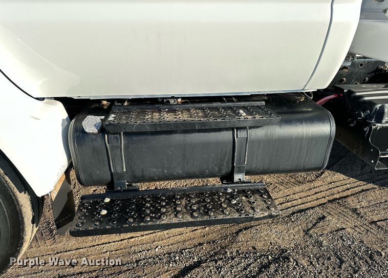 image for item OM9785 2015 Ford F750 Super Duty water truck