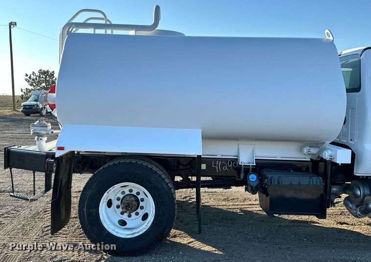 image for item OM9785 2015 Ford F750 Super Duty water truck