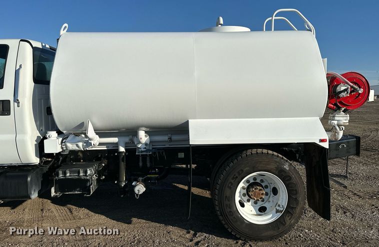 image for item OM9785 2015 Ford F750 Super Duty water truck