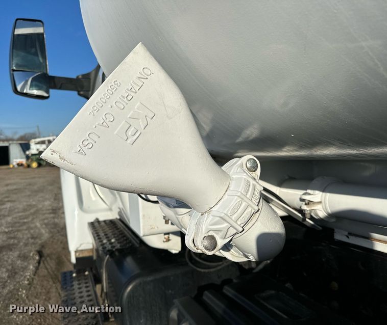 image for item OM9785 2015 Ford F750 Super Duty water truck