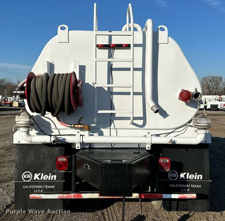 image for item OM9785 2015 Ford F750 Super Duty water truck