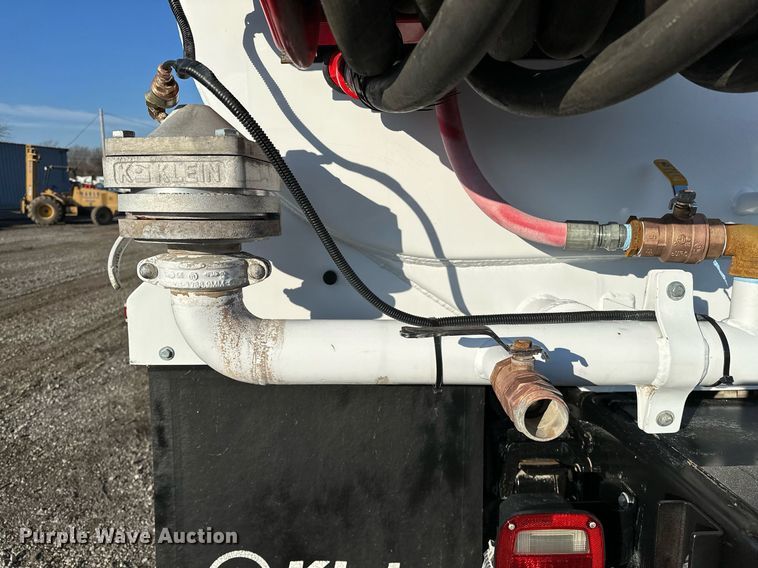 image for item OM9785 2015 Ford F750 Super Duty water truck