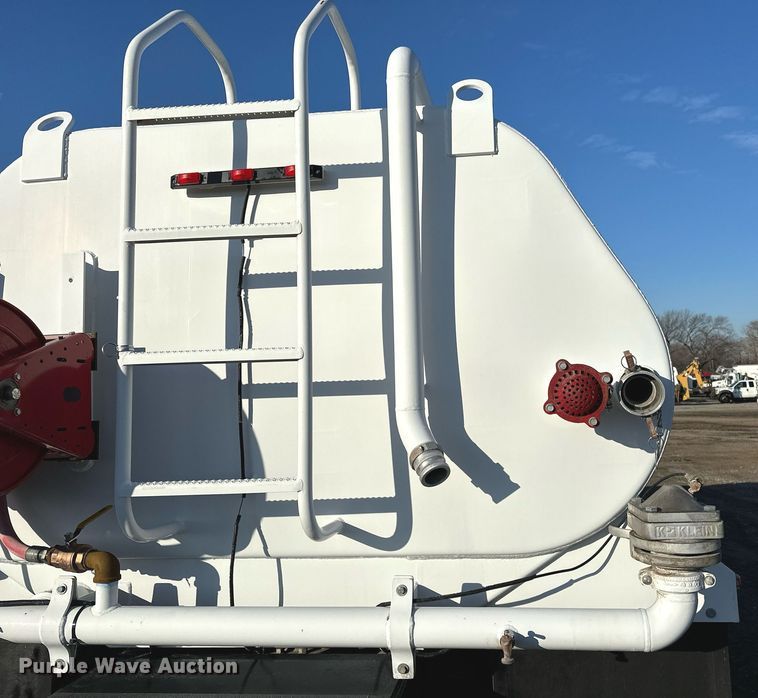 image for item OM9785 2015 Ford F750 Super Duty water truck