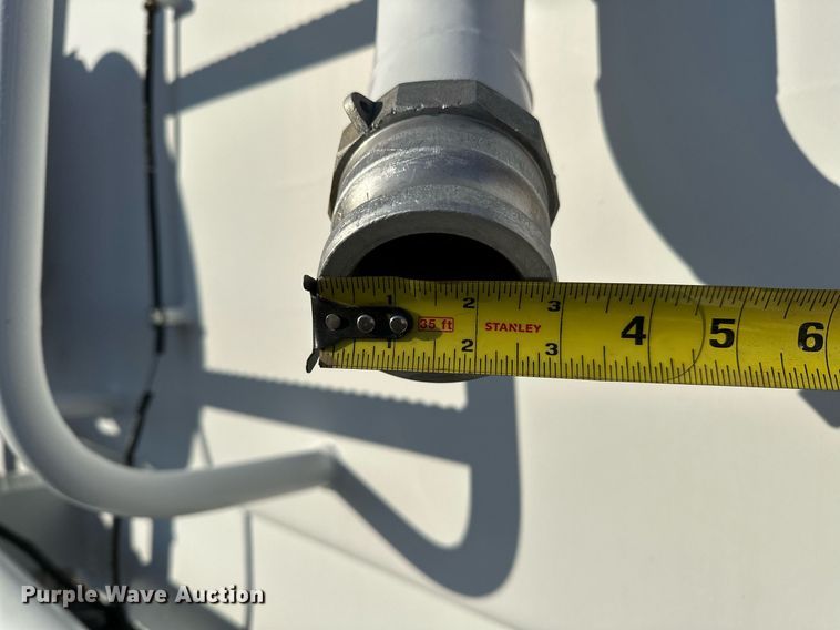 image for item OM9785 2015 Ford F750 Super Duty water truck