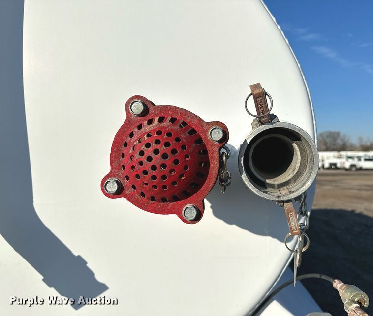 image for item OM9785 2015 Ford F750 Super Duty water truck