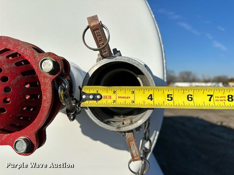 image for item OM9785 2015 Ford F750 Super Duty water truck