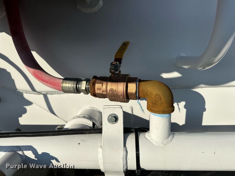 image for item OM9785 2015 Ford F750 Super Duty water truck