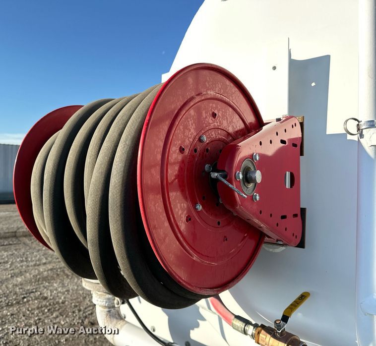 image for item OM9785 2015 Ford F750 Super Duty water truck