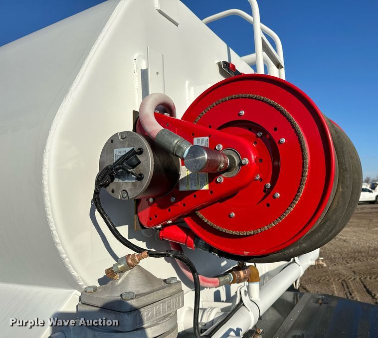 image for item OM9785 2015 Ford F750 Super Duty water truck