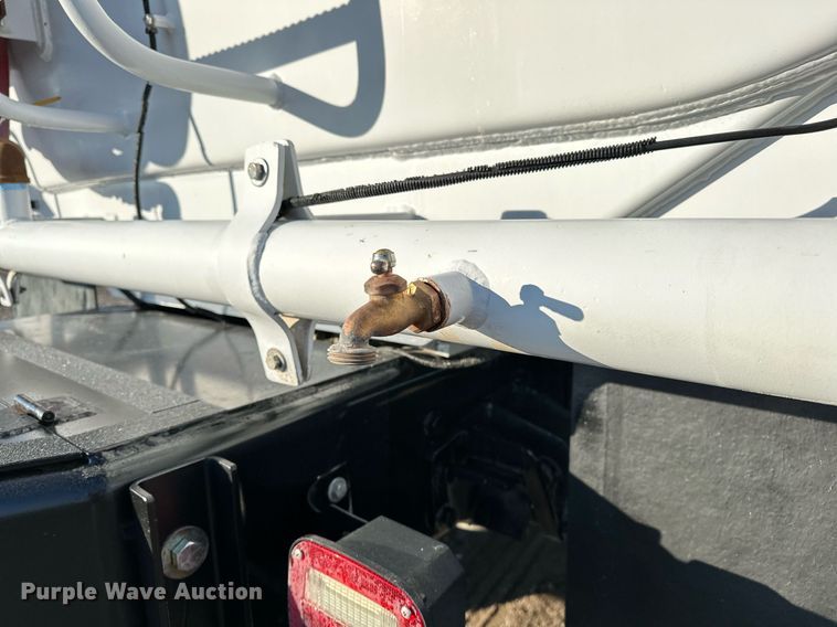 image for item OM9785 2015 Ford F750 Super Duty water truck