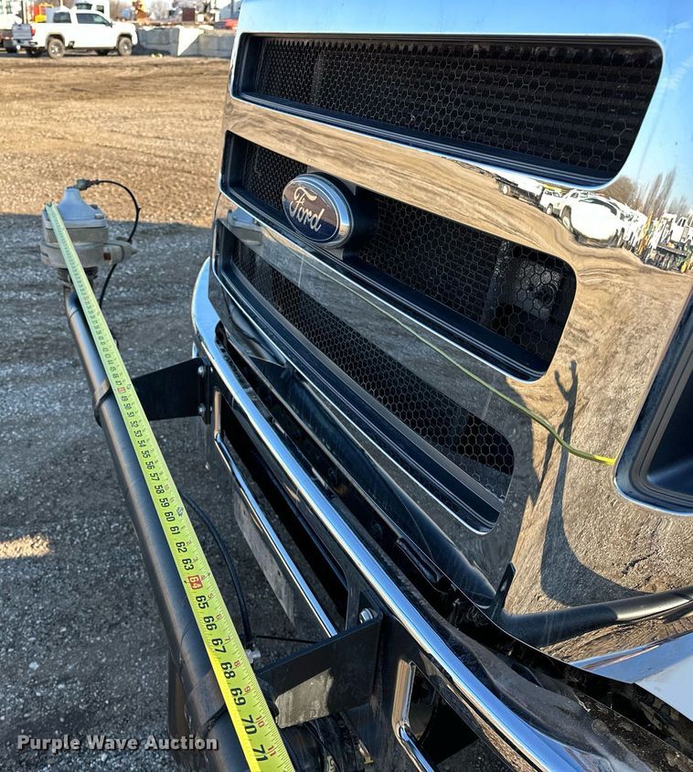 image for item OM9785 2015 Ford F750 Super Duty water truck