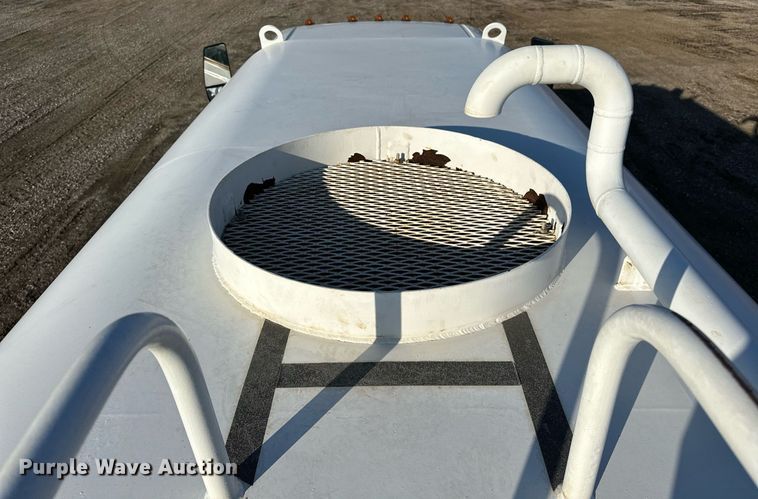 image for item OM9785 2015 Ford F750 Super Duty water truck