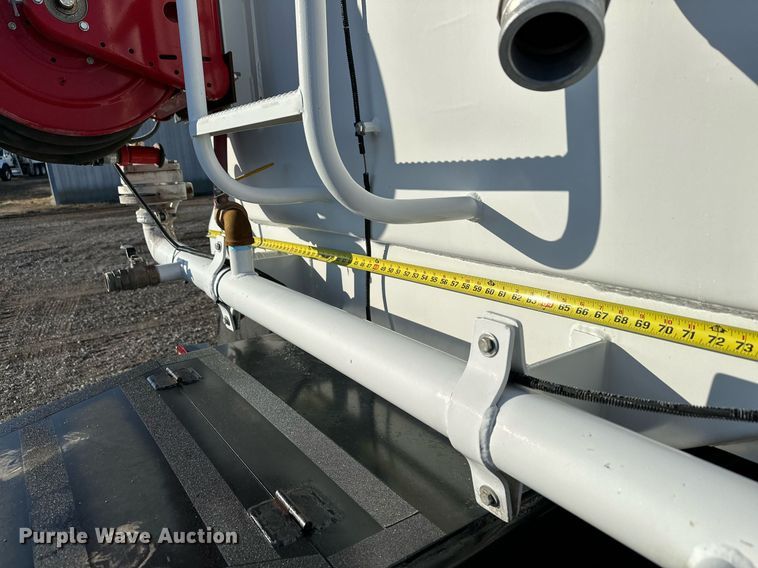 image for item OM9785 2015 Ford F750 Super Duty water truck