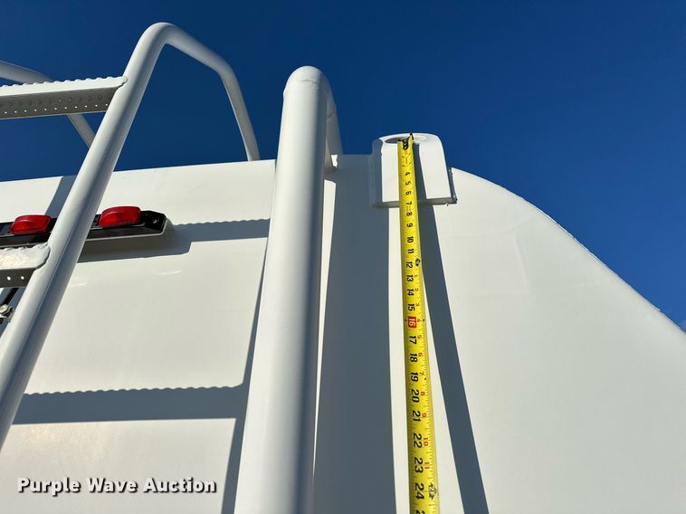 image for item OM9785 2015 Ford F750 Super Duty water truck