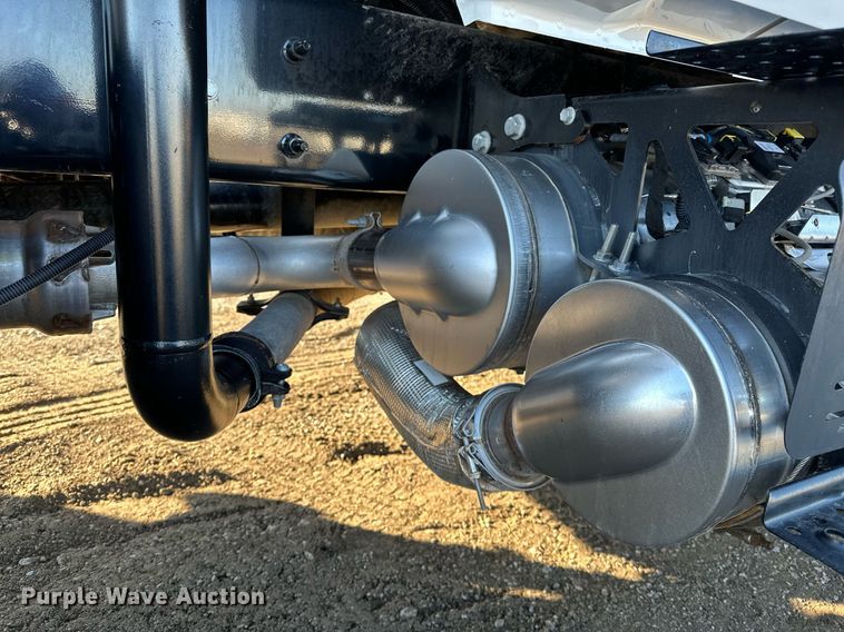 image for item OM9785 2015 Ford F750 Super Duty water truck