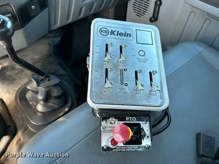 image for item OM9785 2015 Ford F750 Super Duty water truck