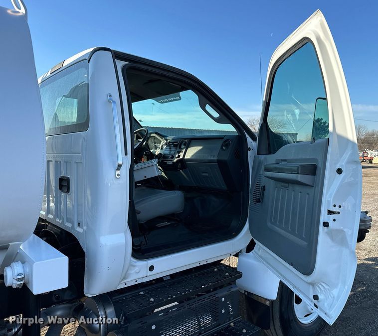 image for item OM9785 2015 Ford F750 Super Duty water truck