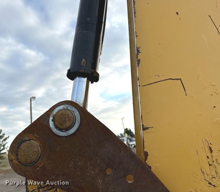 image for item OM9801 2011 Caterpillar  420E backhoe