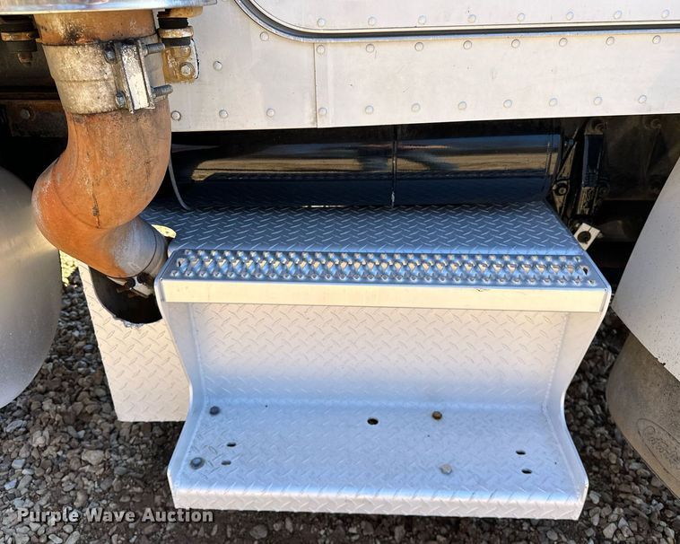 image for item OM9804 2008 Peterbilt  340 dump truck