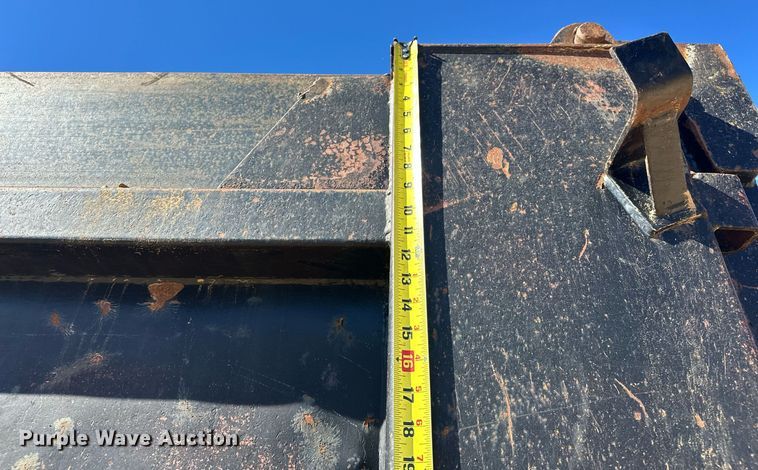 image for item OM9804 2008 Peterbilt  340 dump truck