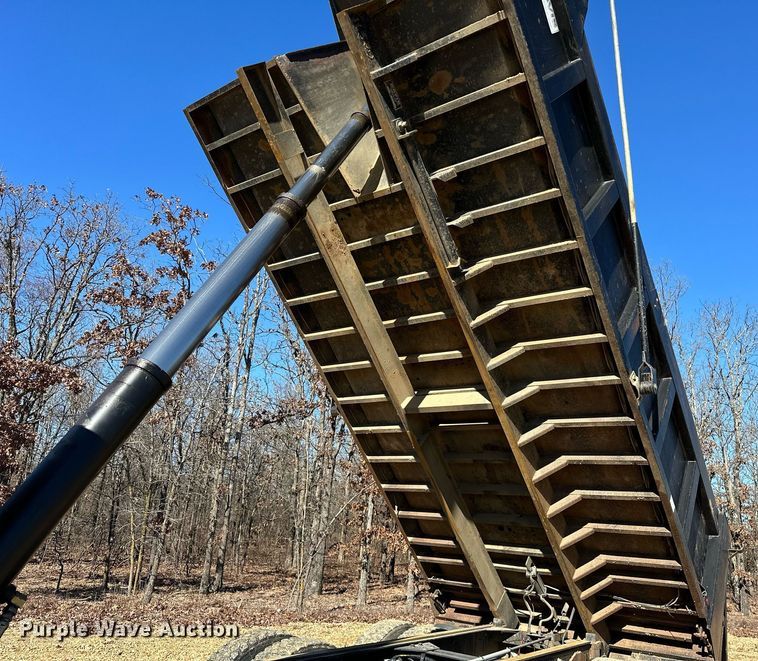 image for item OM9804 2008 Peterbilt  340 dump truck