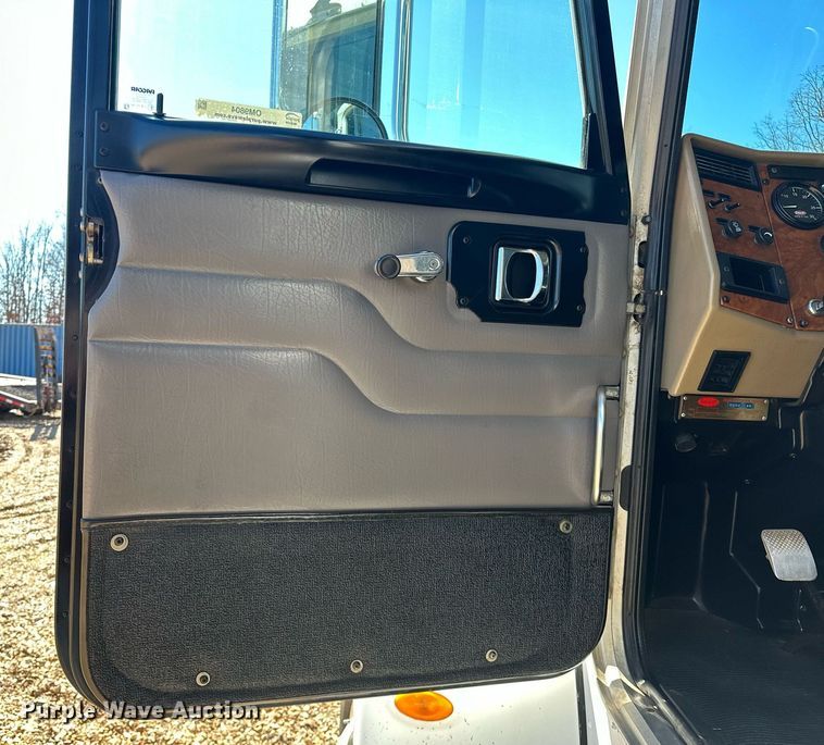 image for item OM9804 2008 Peterbilt  340 dump truck