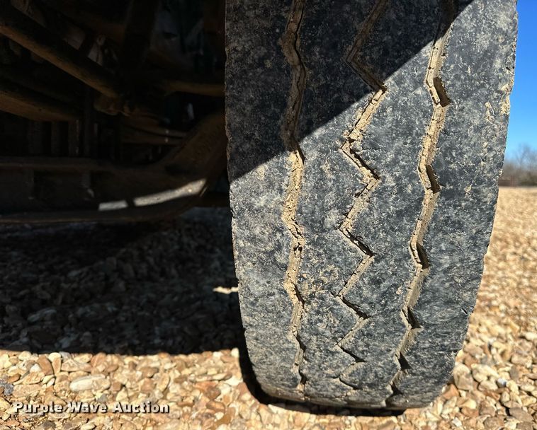 image for item OM9804 2008 Peterbilt  340 dump truck