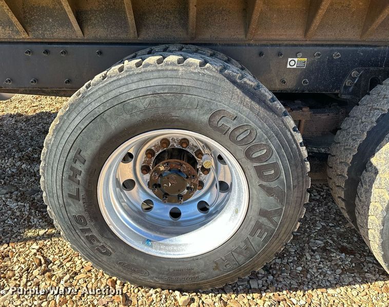 image for item OM9804 2008 Peterbilt  340 dump truck