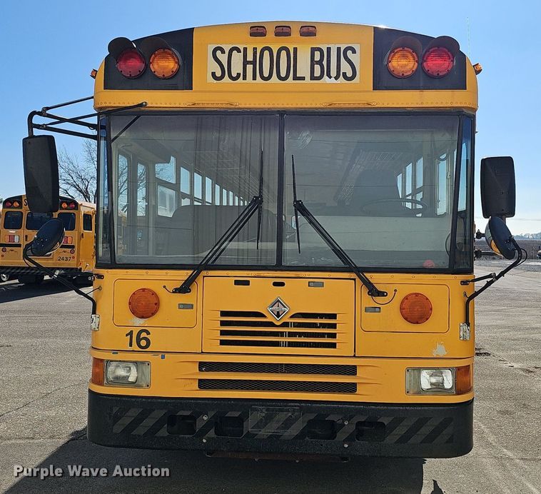 image for item DK0528 2002 International 3800 school bus