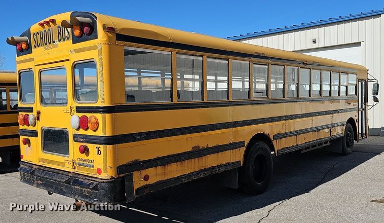 image for item DK0528 2002 International 3800 school bus