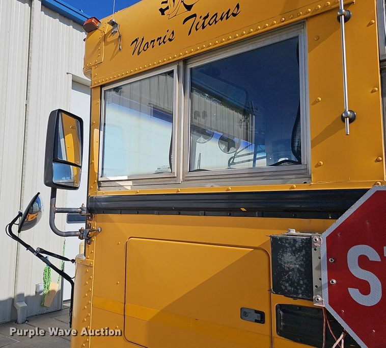 image for item DK0528 2002 International 3800 school bus