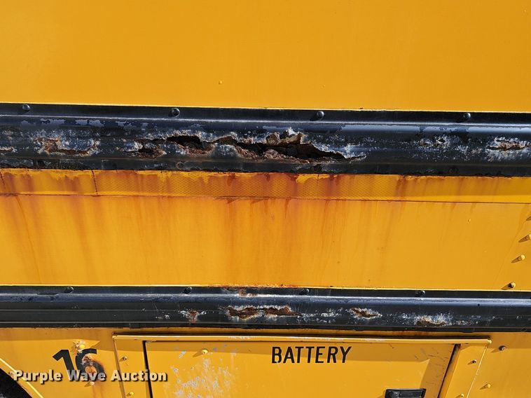 image for item DK0528 2002 International 3800 school bus