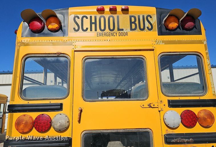 image for item DK0528 2002 International 3800 school bus