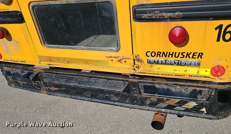 image for item DK0528 2002 International 3800 school bus