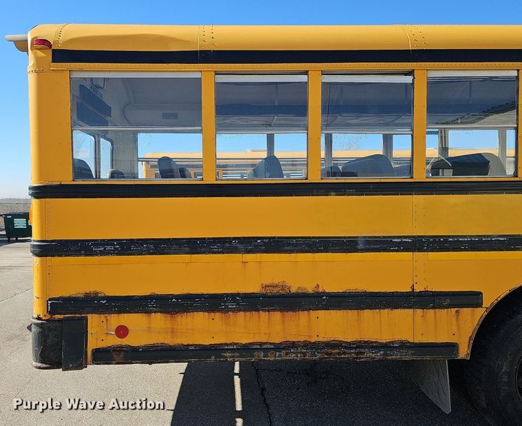 image for item DK0528 2002 International 3800 school bus