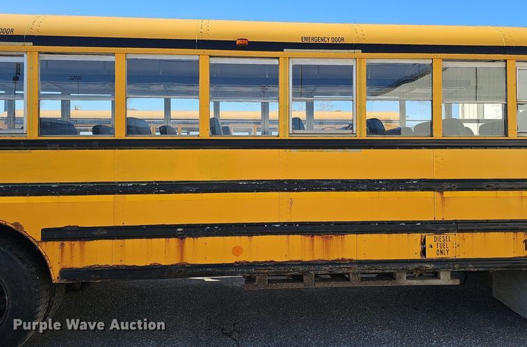 image for item DK0528 2002 International 3800 school bus