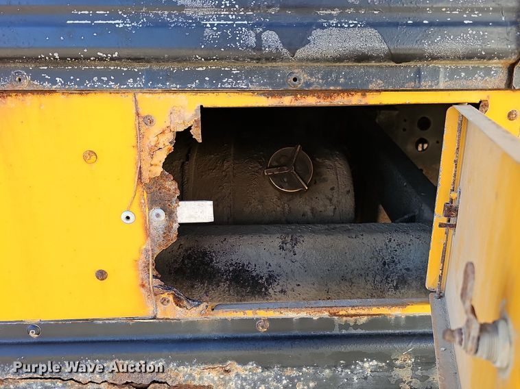 image for item DK0528 2002 International 3800 school bus