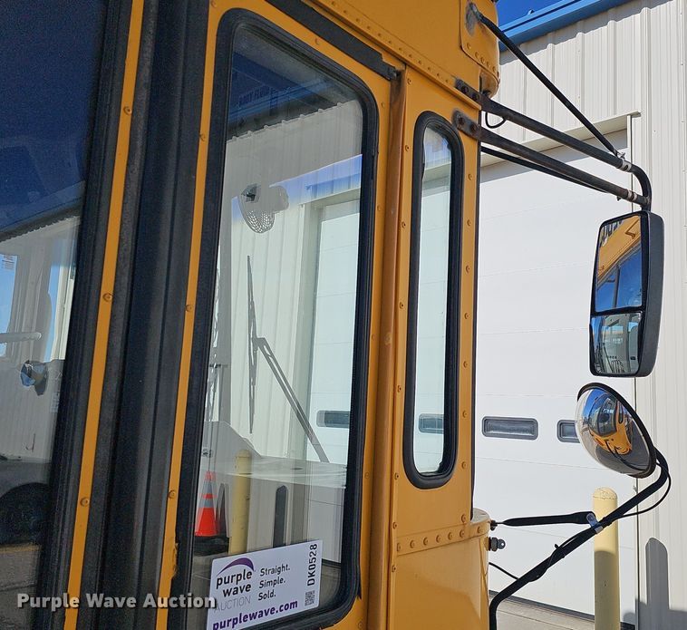 image for item DK0528 2002 International 3800 school bus