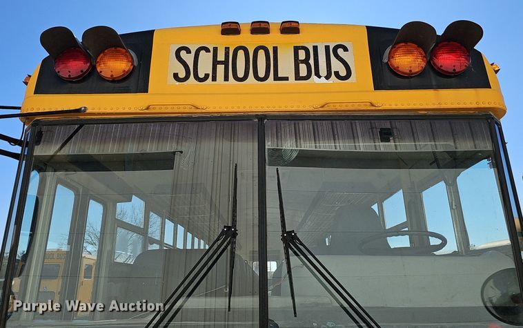 image for item DK0528 2002 International 3800 school bus