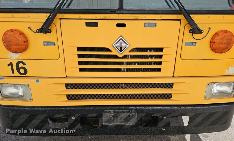 image for item DK0528 2002 International 3800 school bus