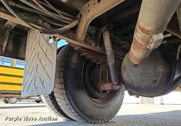 image for item DK0528 2002 International 3800 school bus