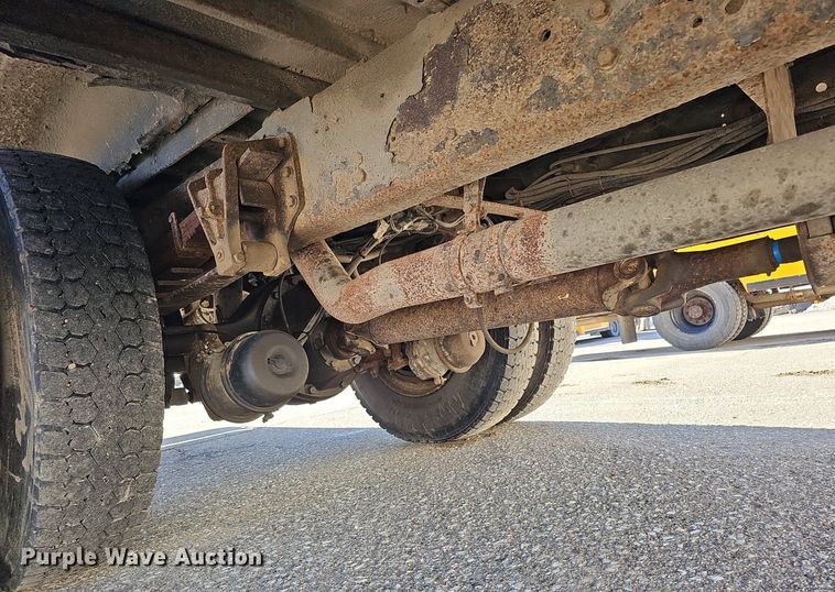 image for item DK0528 2002 International 3800 school bus