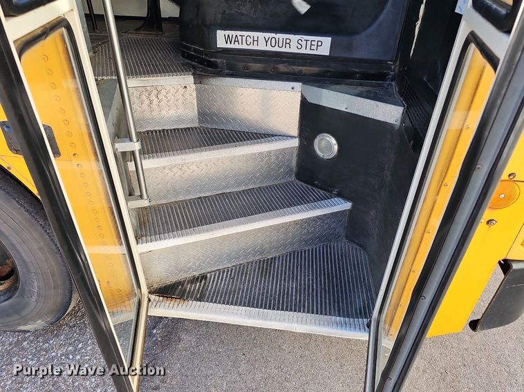 image for item DK0528 2002 International 3800 school bus