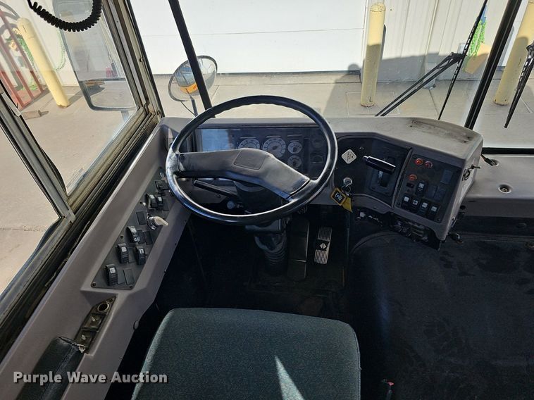 image for item DK0528 2002 International 3800 school bus