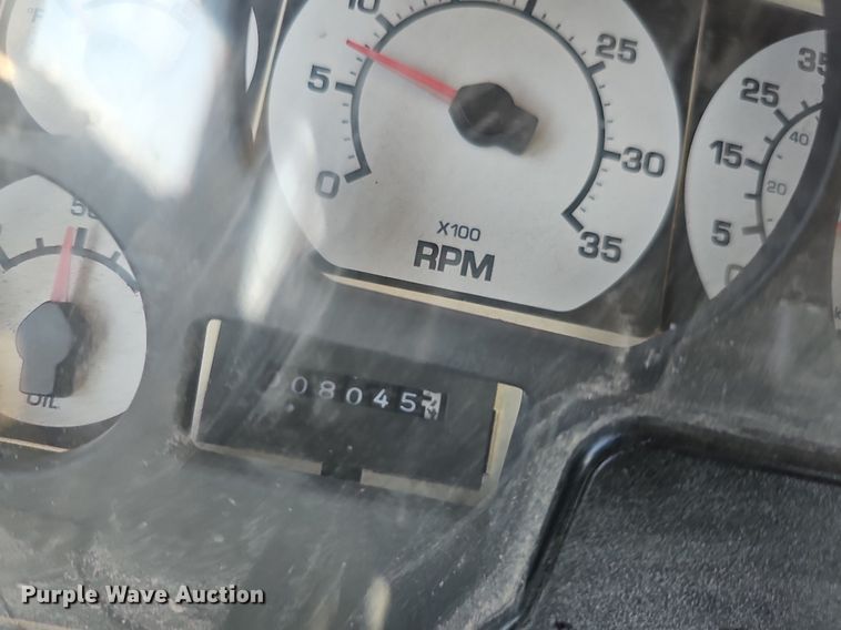 image for item DK0528 2002 International 3800 school bus