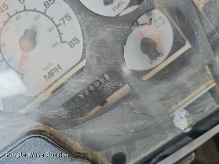 image for item DK0528 2002 International 3800 school bus