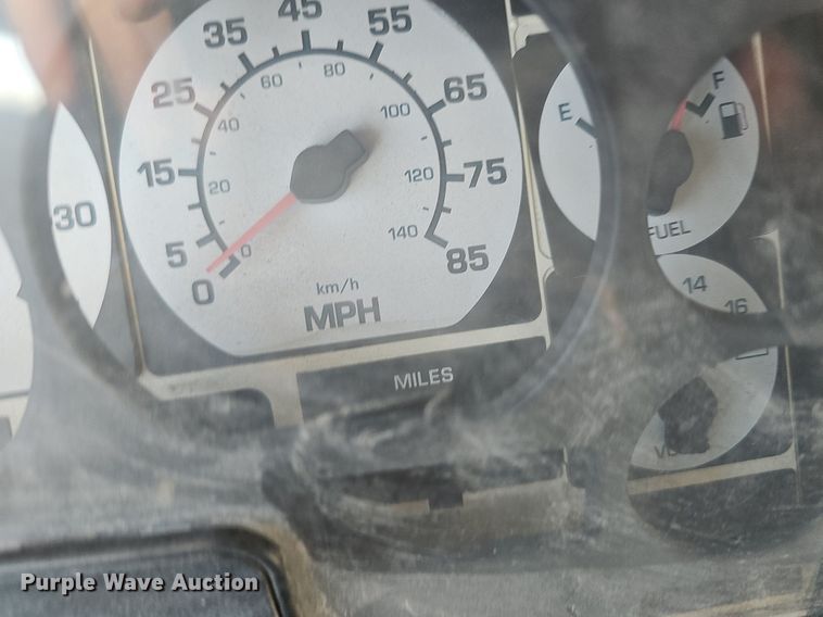 image for item DK0528 2002 International 3800 school bus