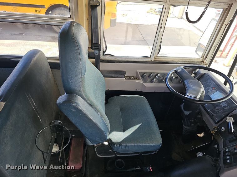 image for item DK0528 2002 International 3800 school bus