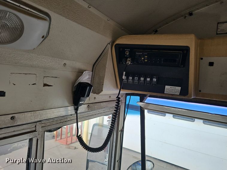 image for item DK0528 2002 International 3800 school bus