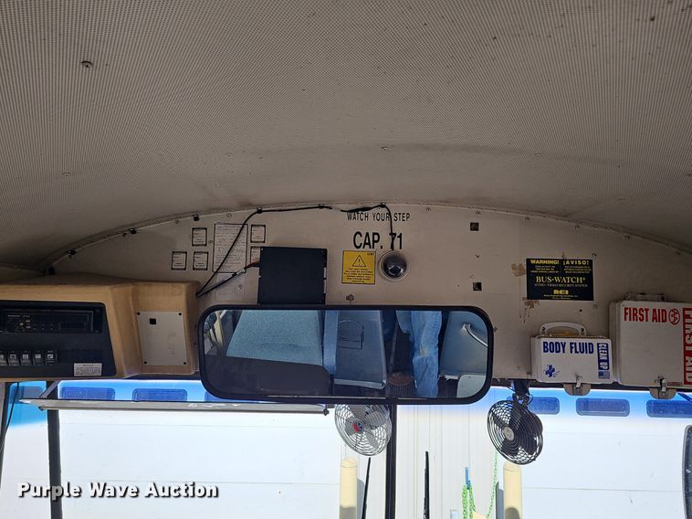 image for item DK0528 2002 International 3800 school bus